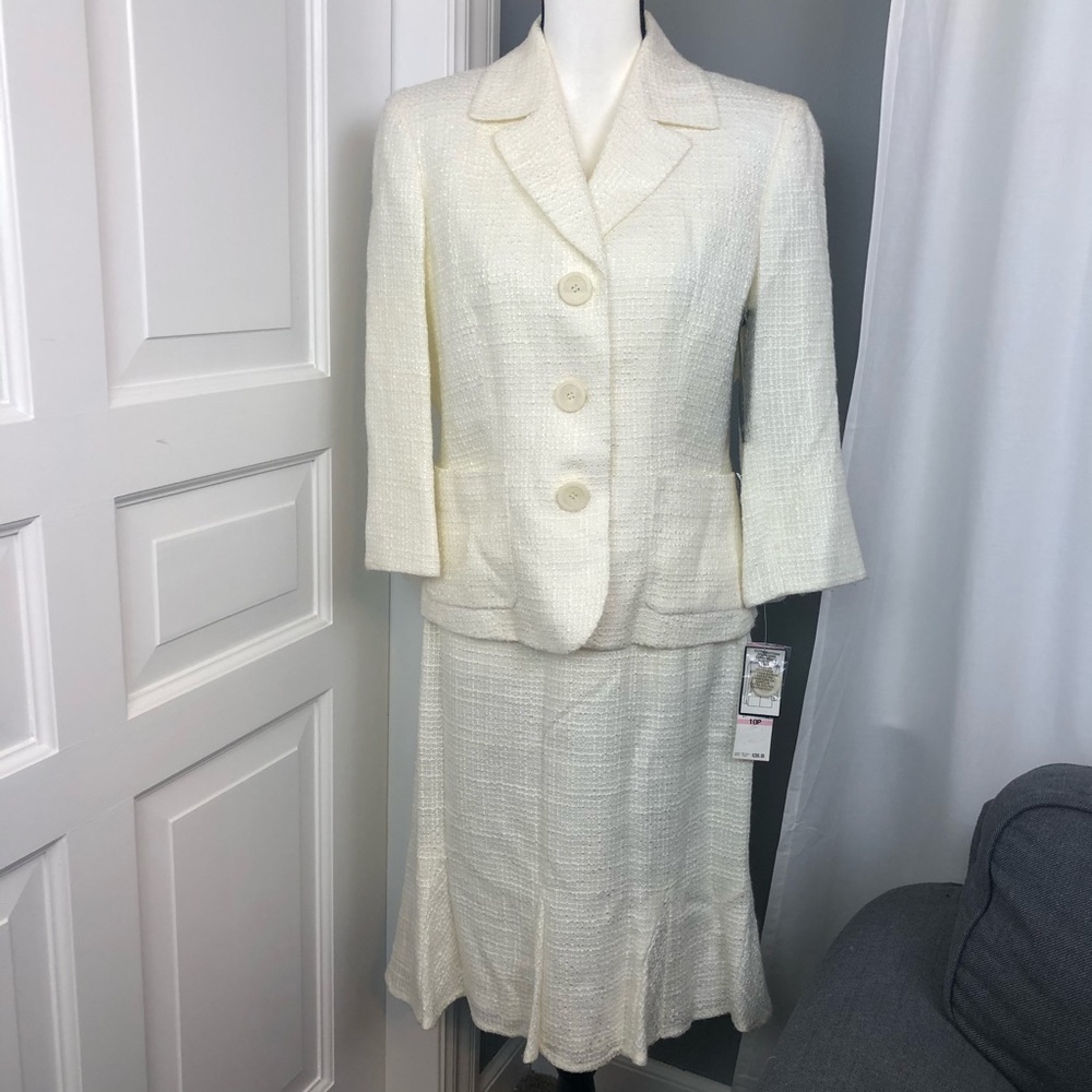Kasper Fitted 2 Piece Skirt Suit Ivory Sz 10P NWT